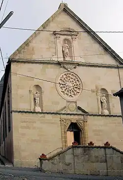 Le portail Ouest de l'église Saint-Antoine.