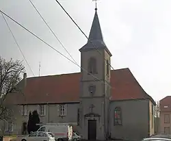 Le temple protestant et dépendances (ancien prieuré).
