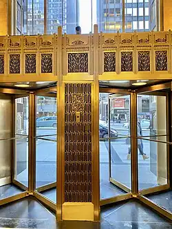 Portes de l'entrée.