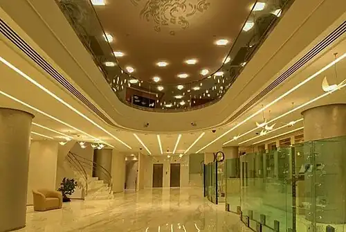 Vue du lobby du siège de la fondation.