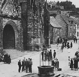 Immeuble PA00090081, place de l'Église, cad. I 104, 105