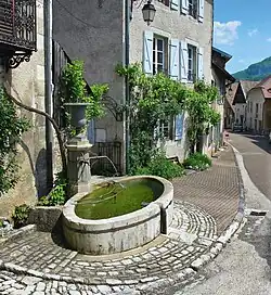 La fontaine du haut.