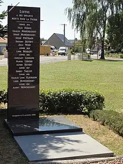 Le nouveau monument aux morts.
