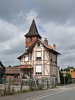 Logis patronal de l'ancienne usine de mise en bouteilles de la Willemoise.