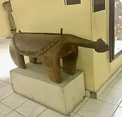 Image illustrative de l’article Lokole (tambour)