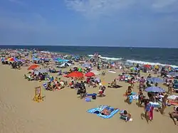 Une plage de Long Branch.