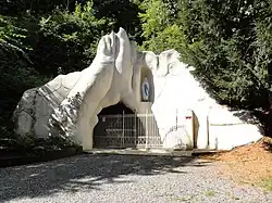 La grotte de la Vierge.