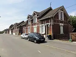 Des habitations groupées par deux.