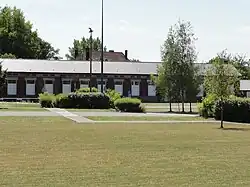 Le magasin et la salle de paye.