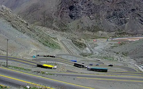 Les lacets de la route 60 qui permet de franchir les Andes pour rejoindre l'Argentine.