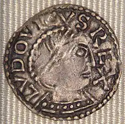 Denier de Louis IV de France, roi des Francs de 936 à 954.