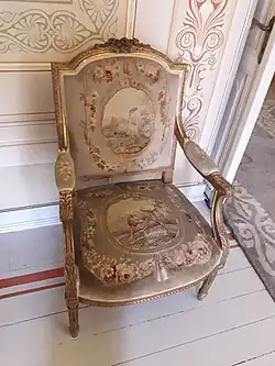 Fauteuil Louis XVI à décor de chasse.