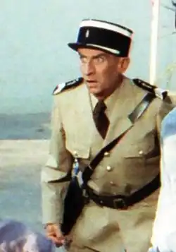 Louis de Funès dans son costume de Ludovic Cruchot, lors du tournage du cinquième film.