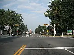 Avenue Saint-Laurent à l'intersection avec la rue Notre-Dame.