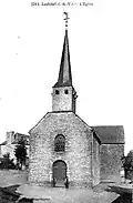 Loutehel ː l'église paroissiale Saint-Armel au début du XXe&nbsp;siècle (carte postale).