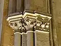 Chapiteaux à la fin des grandes arcades du nord.
