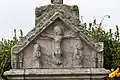 Calvaire du cimetière : partie inférieure du monument.