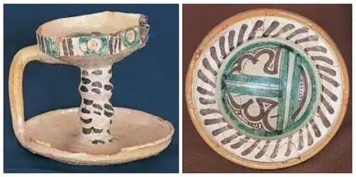 Bougeoir et saucière décorés en vert et manganèse, XIVe. Musée de Teruel (Espagne).