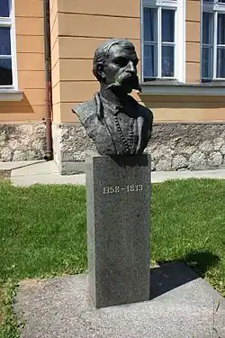 Buste d'Anta Bogićević devant l'école.