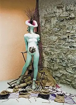 2003, Dans l’âge clone prématuré d’une planète, assemblage, 250 x 150 x 100&nbsp;cm