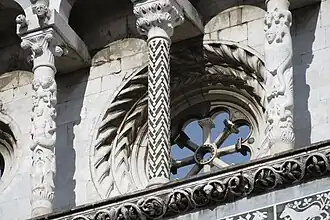 Colonnes de la façade.