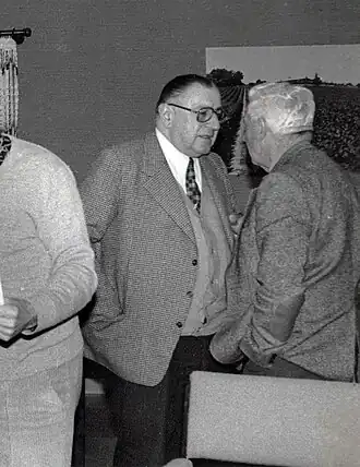 Louis Cotessat (au centre), maire de 1976 à 1983, lors d'une réunion d'organisation de la foire des vins du Haut-Mâconnais (mars 1980).