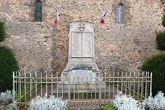 Le monument aux morts.