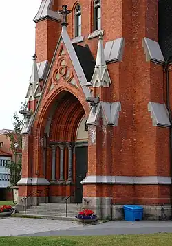 Le portail principal.