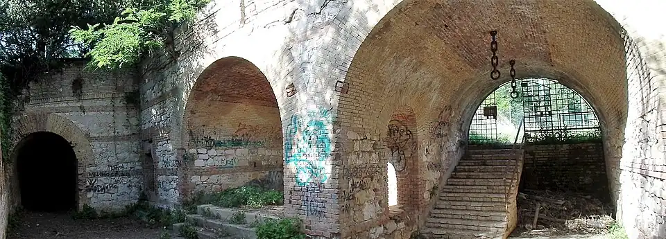 La cour intérieure.