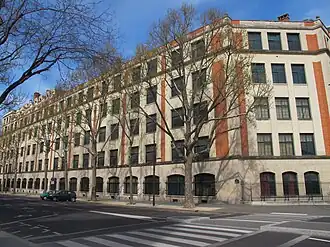 Façade du lycée.
