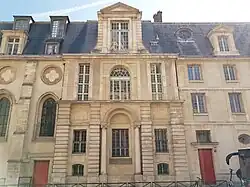Vue de la façade du lycée Henri-IV.