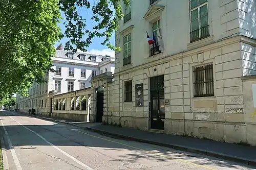 Description de cette image, également commentée ci-après