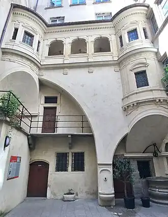 Galerie de Philibert Delorme à l'hôtel Bullioud (Lyon, 1536).