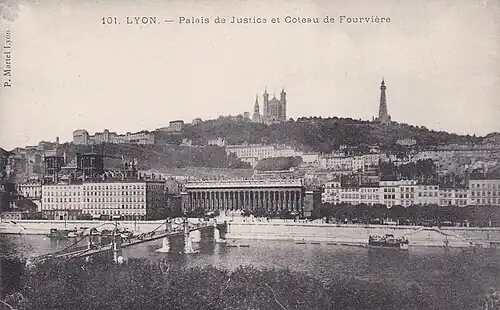 Vue sur la colline de Fourvière au début du XXe&nbsp;siècle.