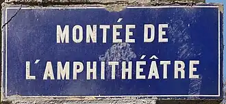 Voir la plaque.