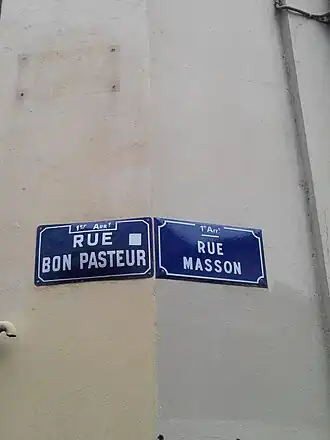 Voir la plaque.