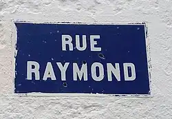 Voir la plaque.