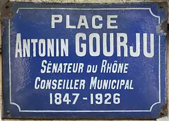 Voir la plaque.
