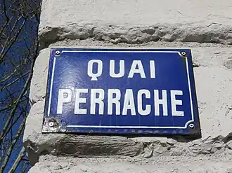 Voir la plaque.