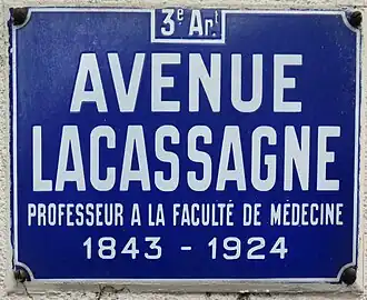 Voir la plaque.