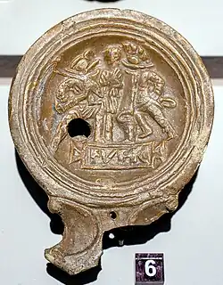 Combattants et arbitre.