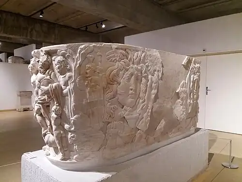 Sarcophage dionysiaque de la famille des Acceptii.