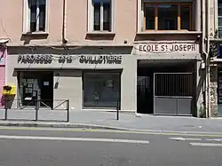 Le n°103 de la grande rue de la Guillotière, construit sur l'ancien lit de la Rize (Lyon, 7e).