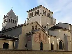 Chevet de la basilique Saint-Martin d'Ainay.