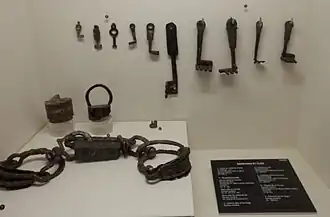 Travail du fer : clés et entrave.