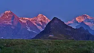 L'Eiger, la Jungfrau, le Mönch (en arrière-plan) ainsi que le Tschuggen depuis le Männlichen.