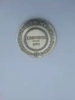 Revers de la même médaille