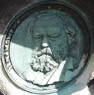 Louis Asseline, médaillon en bronze, Paris, cimetière du Montparnasse.