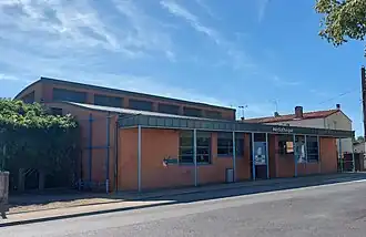 La médiathèque gérée par la Communauté de communes.