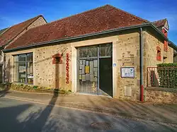 L'entrée d'un bâtiment.